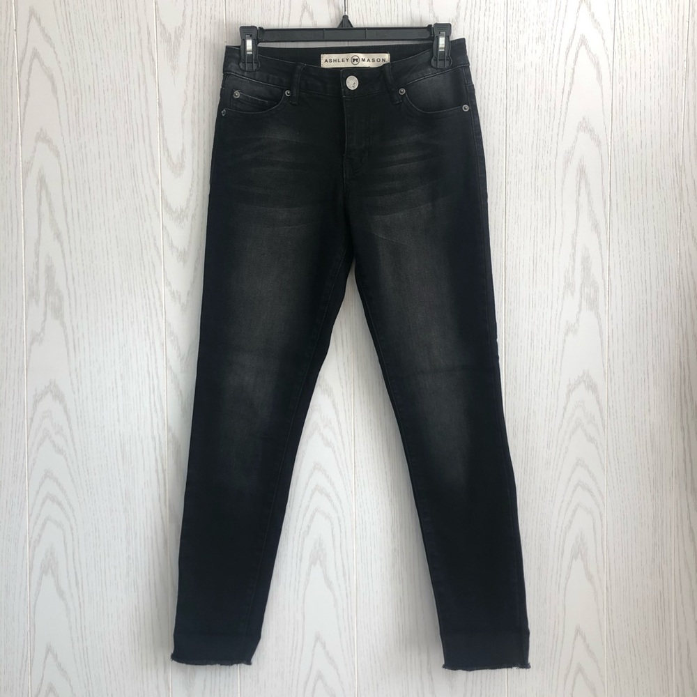 EUC Ashley Mason Faded Black Ankle Skinny Jeans Size 3
